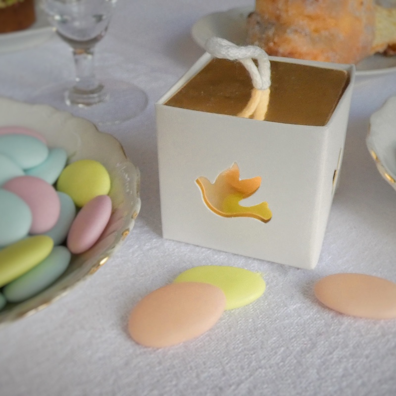 cubes-carton-blanc-doré-contenant